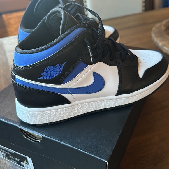 Air Jordan 1 Mid (GS) sz 6.5 youth - Picture 3 of 11